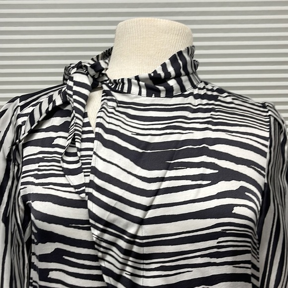 Banana Republic NWT Zebra Print Mock Neck Tie Ling Sleeve Blouse Size XS - Picture 5 of 12